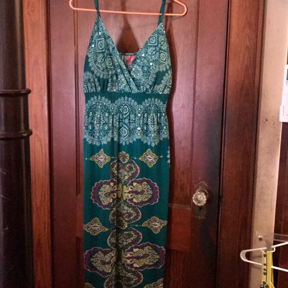 Dresses & Skirts - Gorgeous Maxi dress